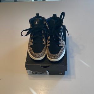 Kids Preschool Jordan 1 Mid SE size 12